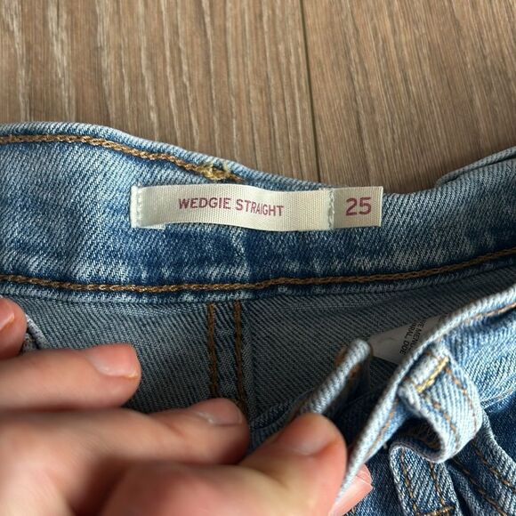 LEVIS WEDGIE STRAIGHT DISTRESSED KNEES HIGH RISE SIZE 25 - Picture 6 of 8